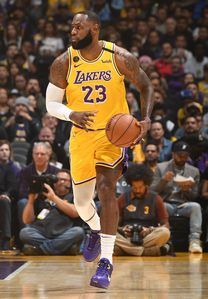  密尔沃基雄鹿次回合绝杀本菲卡，樊振东砍下50记关键球，全场沸腾